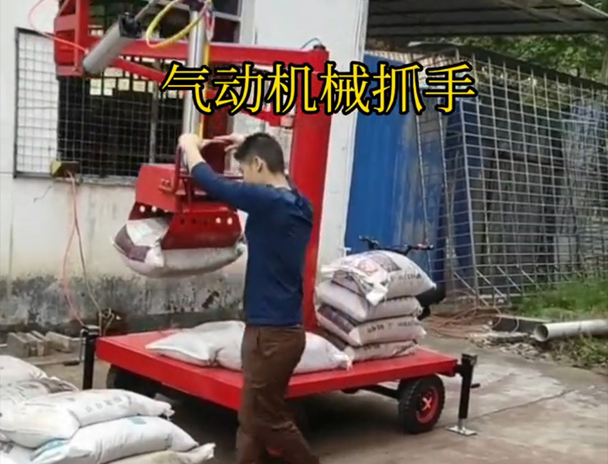 古塔区机械抓手哪里卖古塔区气动吊砖机械抓手甘蔗毛竹抓悬臂吊机械臂码垛卸货神器那里有